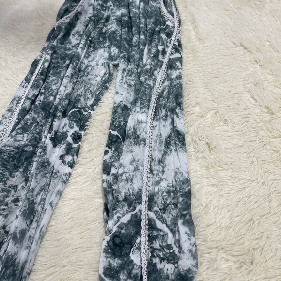 Stylish Gray Tie-Dye Women's Jumpsuit - Picture 2 of 8